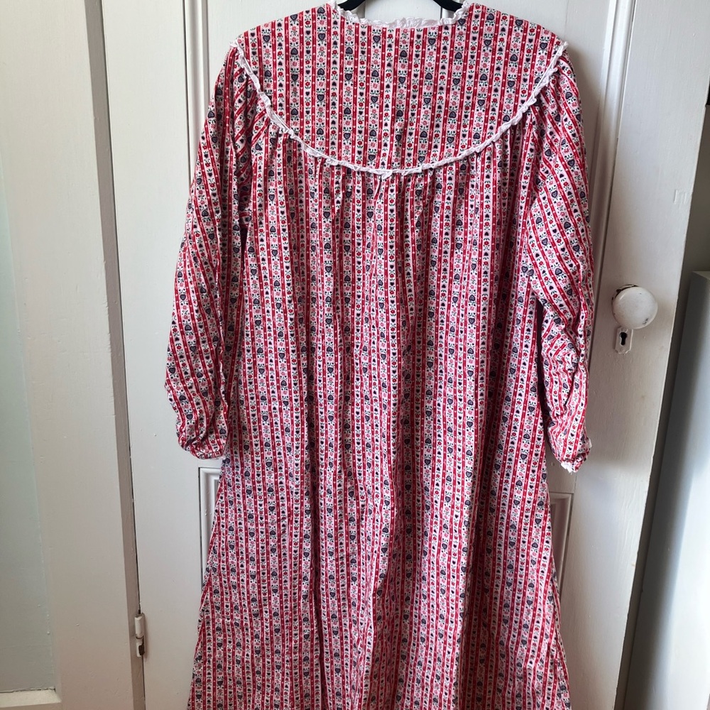 Lanz of Salzburg nightgown - Picture 2 of 6